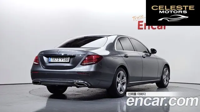 MERCEDES BENZ E-Classe W213 E200 Avantgarde 2017 — photo 2 sur 26