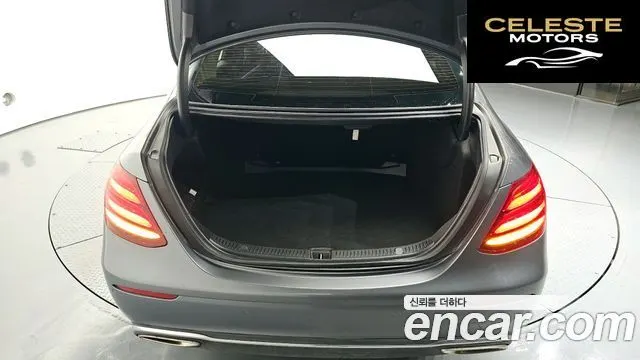 MERCEDES BENZ E-Classe W213 E200 Avantgarde 2017 — photo 20 sur 26