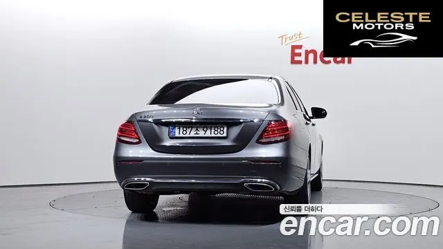 MERCEDES BENZ E-Classe W213 E200 Avantgarde 2017 — photo 4 sur 26