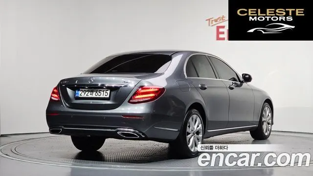 MERCEDES BENZ E-Classe W213 E220d 4MATIC Exclusive 2019 — photo 2 sur 20