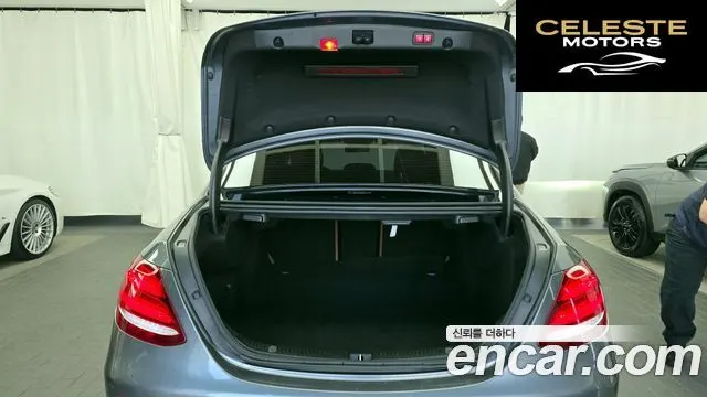 MERCEDES BENZ E-Classe W213 E220d 4MATIC Exclusive 2019 — photo 20 sur 20