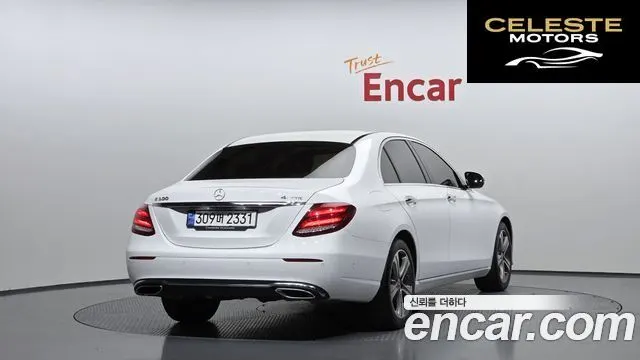 MERCEDES BENZ E-Classe W213 E300 4MATIC Avantgarde 2018 — photo 2 sur 26