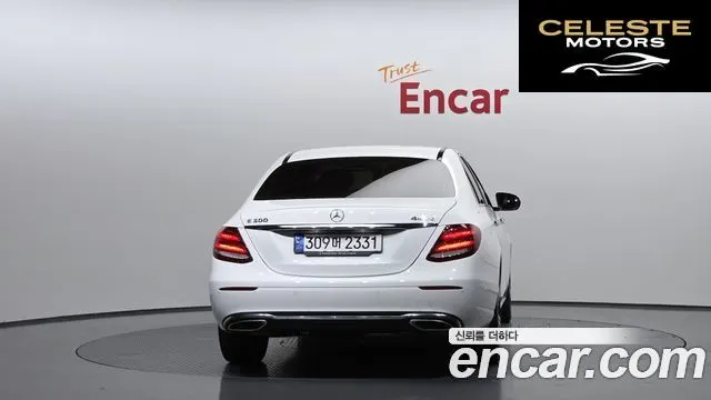 MERCEDES BENZ E-Classe W213 E300 4MATIC Avantgarde 2018 — photo 4 sur 26