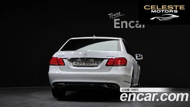 MERCEDES BENZ E-Classe W212 E220 Avantgarde 2016 — photo 4 sur 20