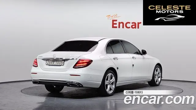 MERCEDES BENZ E-Classe W213 E220d Avantgarde 2018 — photo 2 sur 20