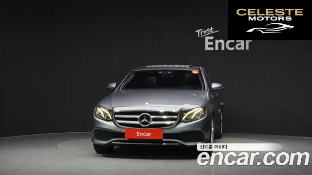 MERCEDES BENZ E-Classe W213 E200 Avantgarde 2017 — photo 3 sur 20