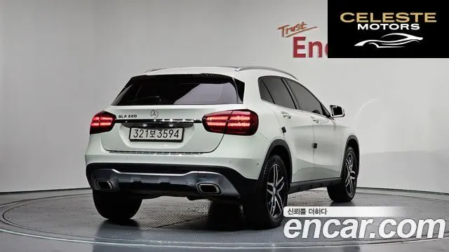 MERCEDES BENZ GLA-Classe X156 GLA220 Premium 2018 — photo 2 sur 20