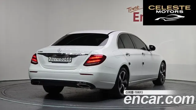 MERCEDES BENZ E-Classe W213 E250 Avantgarde 2020 — photo 2 sur 26