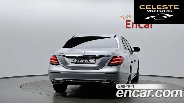 MERCEDES BENZ E-Classe W213 E300 Avantgarde 2017 — photo 3 sur 20
