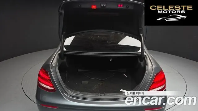 MERCEDES BENZ E-Classe W213 E220d 4MATIC Avantgarde 2017 — photo 20 sur 26