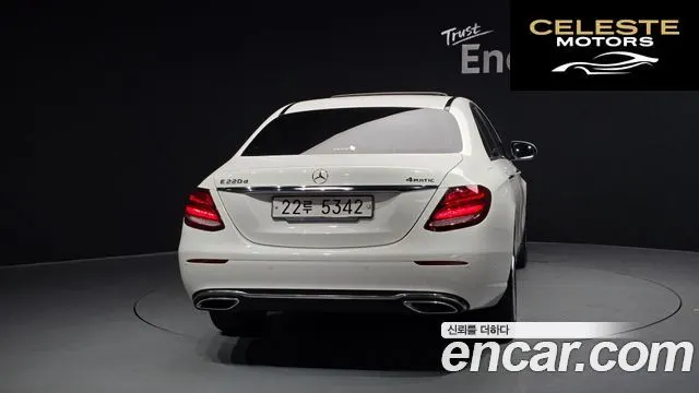 MERCEDES BENZ E-Classe W213 E220d 4MATIC Avantgarde 2018 — photo 4 sur 20