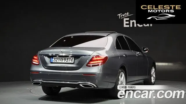 MERCEDES BENZ E-Classe W213 E220d Avantgarde 2017 — photo 2 sur 20