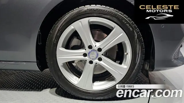 MERCEDES BENZ E-Classe W213 E220d Avantgarde 2017 — photo 5 sur 20