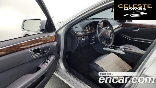 MERCEDES BENZ E-Classe W212 E200 CGI 2012 — photo 10 sur 20