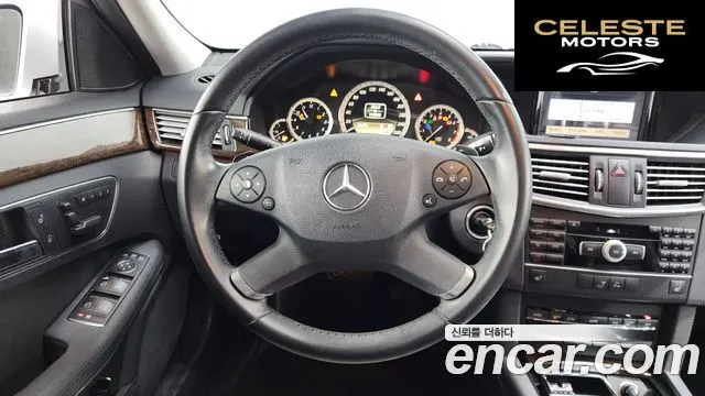 MERCEDES BENZ E-Classe W212 E200 CGI 2012 — photo 15 sur 20