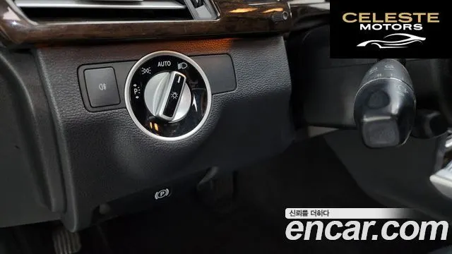 MERCEDES BENZ E-Classe W212 E200 CGI 2012 — photo 17 sur 20