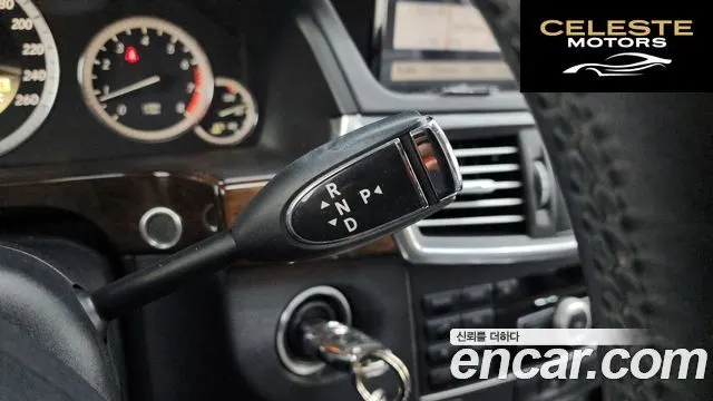 MERCEDES BENZ E-Classe W212 E200 CGI 2012 — photo 9 sur 20