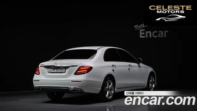 MERCEDES BENZ E-Classe W213 E220d Avantgarde 2018 — photo 2 sur 41