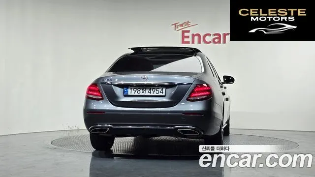 MERCEDES BENZ E-Classe W213 E300 Avantgarde 2017 — photo 4 sur 20
