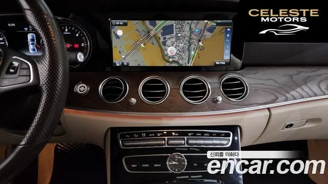 MERCEDES BENZ E-Classe W213 E220d Exclusive 2017 — photo 14 sur 20