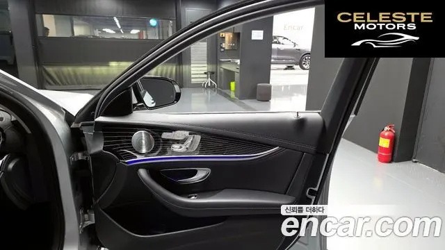 MERCEDES BENZ E-Classe W213 E400 4MATIC Exclusive 2017 — photo 14 sur 32