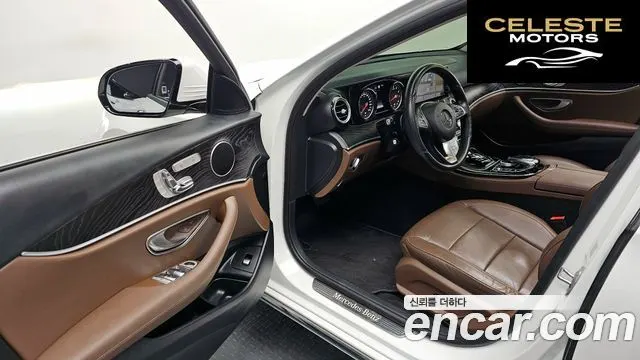 MERCEDES BENZ E-Classe W213 E200 Avantgarde 2017 — photo 12 sur 30