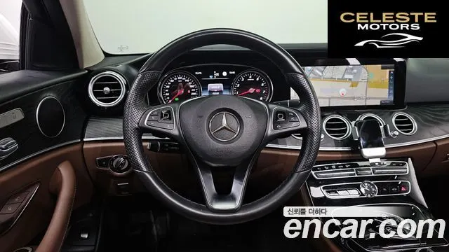 MERCEDES BENZ E-Classe W213 E200 Avantgarde 2017 — photo 17 sur 30