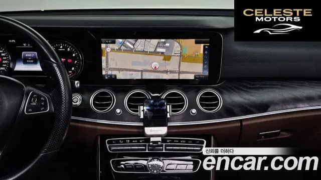 MERCEDES BENZ E-Classe W213 E200 Avantgarde 2017 — photo 18 sur 30
