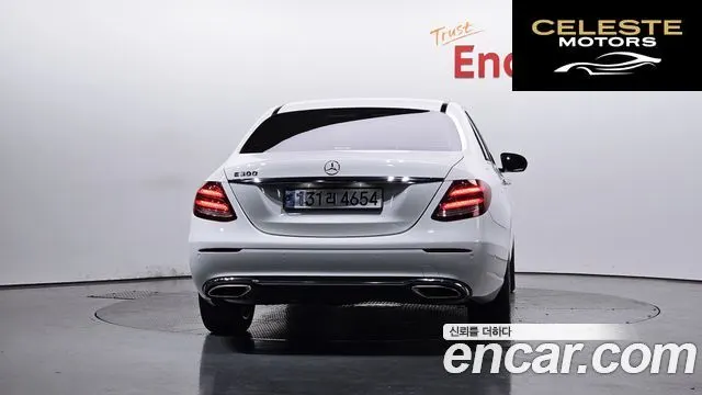 MERCEDES BENZ E-Classe W213 E200 Avantgarde 2017 — photo 3 sur 30