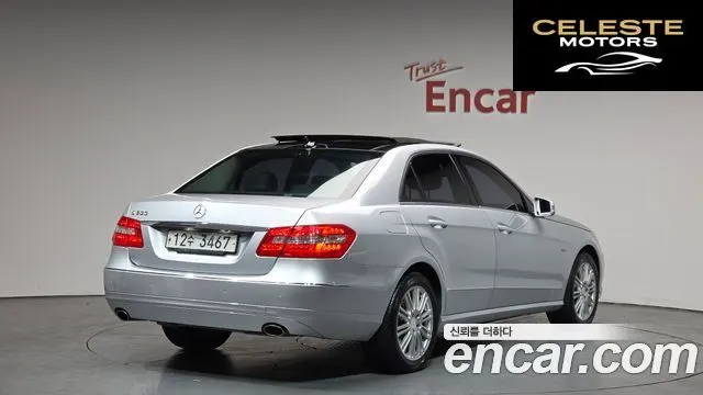 MERCEDES BENZ E-Classe W212 E300 2012 — photo 2 sur 29