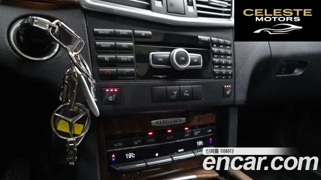 MERCEDES BENZ E-Classe W212 E300 2012 — photo 22 sur 29