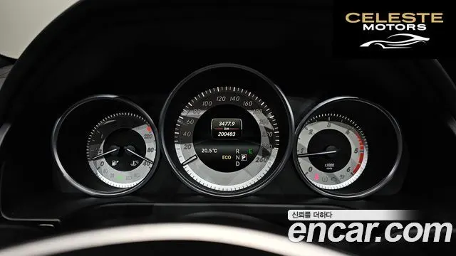 MERCEDES BENZ E-Classe W212 E220 Avantgarde Sport 2015 — photo 8 sur 20