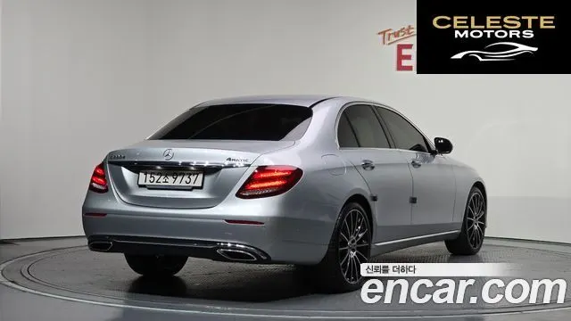 MERCEDES BENZ E-Classe W213 E220d Avantgarde 2017 — photo 2 sur 20