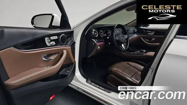 MERCEDES BENZ E-Classe W213 E220d Avantgarde 2017 — photo 12 sur 34