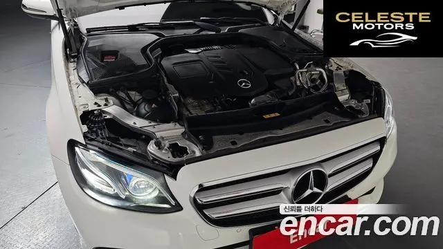MERCEDES BENZ E-Classe W213 E220d Avantgarde 2017 — photo 5 sur 34