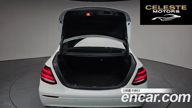 MERCEDES BENZ E-Classe W213 E220d Avantgarde 2017 — photo 25 sur 34