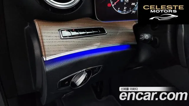 MERCEDES BENZ E-Classe W213 E300 4MATIC Exclusive 2020 — photo 29 sur 34