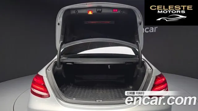 MERCEDES BENZ E-Classe W213 E400 4MATIC Exclusive 2017 — photo 25 sur 32