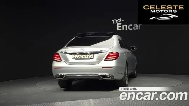 MERCEDES BENZ E-Classe W213 E400 4MATIC Exclusive 2017 — photo 4 sur 32
