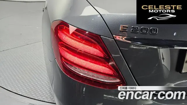 MERCEDES BENZ E-Classe W213 E200 Avantgarde 2018 — photo 9 sur 30