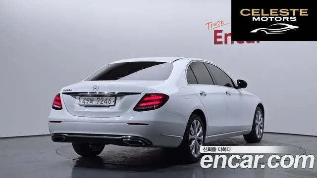 MERCEDES BENZ E-Classe W213 E220d Exclusive 2017 — photo 2 sur 20