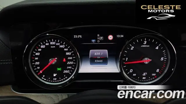 MERCEDES BENZ E-Classe W213 E220d Exclusive 2017 — photo 8 sur 20