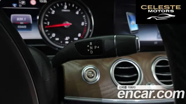 MERCEDES BENZ E-Classe W213 E220d Exclusive 2017 — photo 9 sur 20