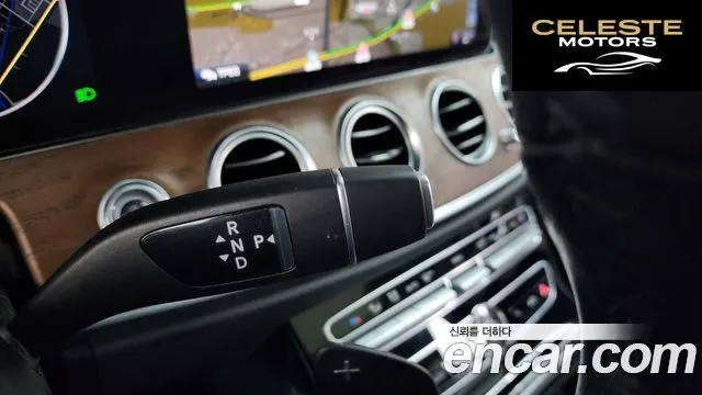 MERCEDES BENZ E-Classe W213 E300 4MATIC Exclusive 2019 — photo 30 sur 37