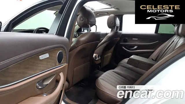 MERCEDES BENZ E-Classe W213 E220d 4MATIC Exclusive 2018 — photo 11 sur 20