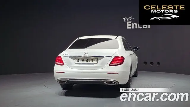 MERCEDES BENZ E-Classe W213 E200 Avantgarde 2018 — photo 4 sur 30
