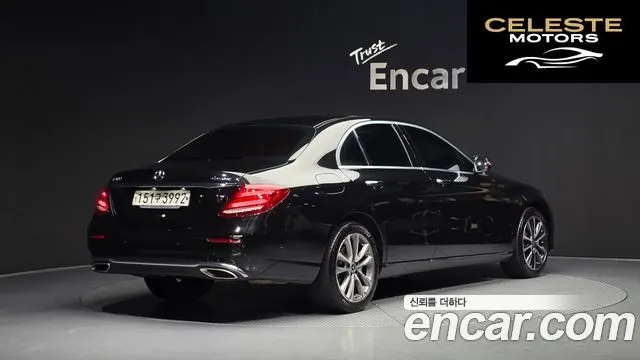 MERCEDES BENZ E-Classe W213 E300 4MATIC Avantgarde 2019 — photo 2 sur 32