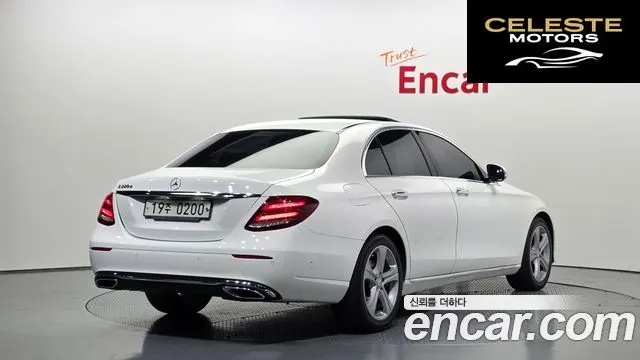 MERCEDES BENZ E-Classe W213 E220d Avantgarde 2017 — photo 2 sur 20