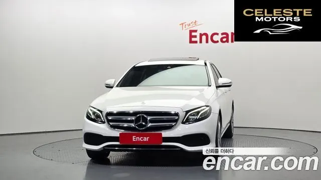 MERCEDES BENZ E-Classe W213 E220d Avantgarde 2017 — photo 3 sur 20