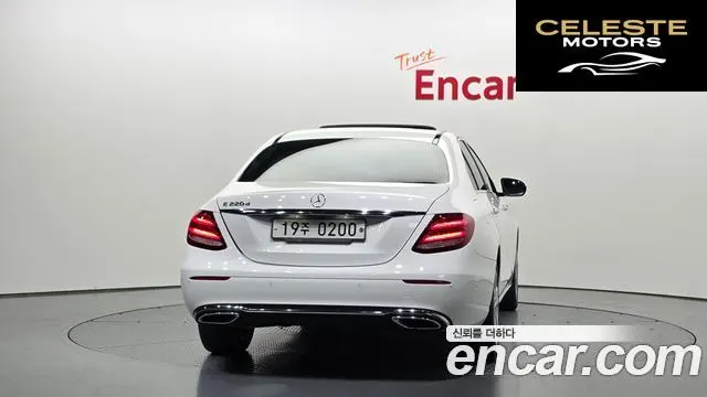 MERCEDES BENZ E-Classe W213 E220d Avantgarde 2017 — photo 4 sur 20